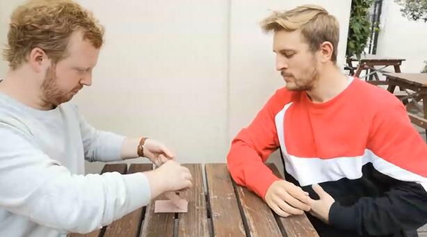 Ollie Mealing - Crocodile Peek